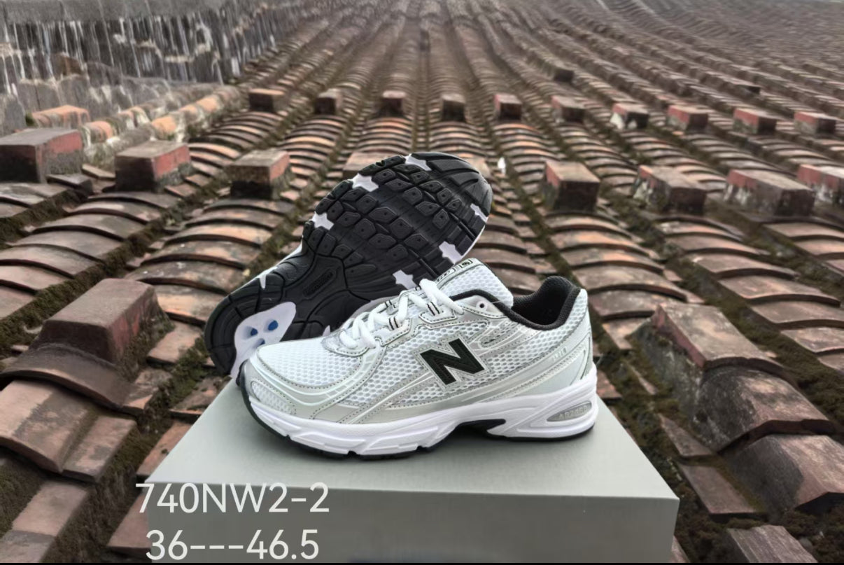 New Balance 740 Black & White