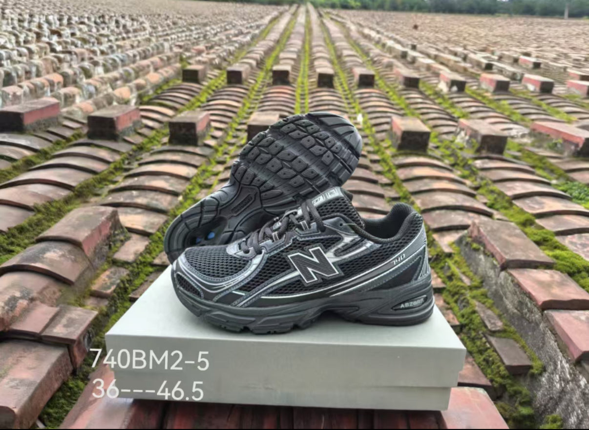 New Balance 740 Black