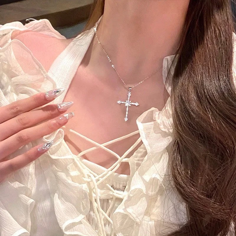 Collier Diamond Croix !
