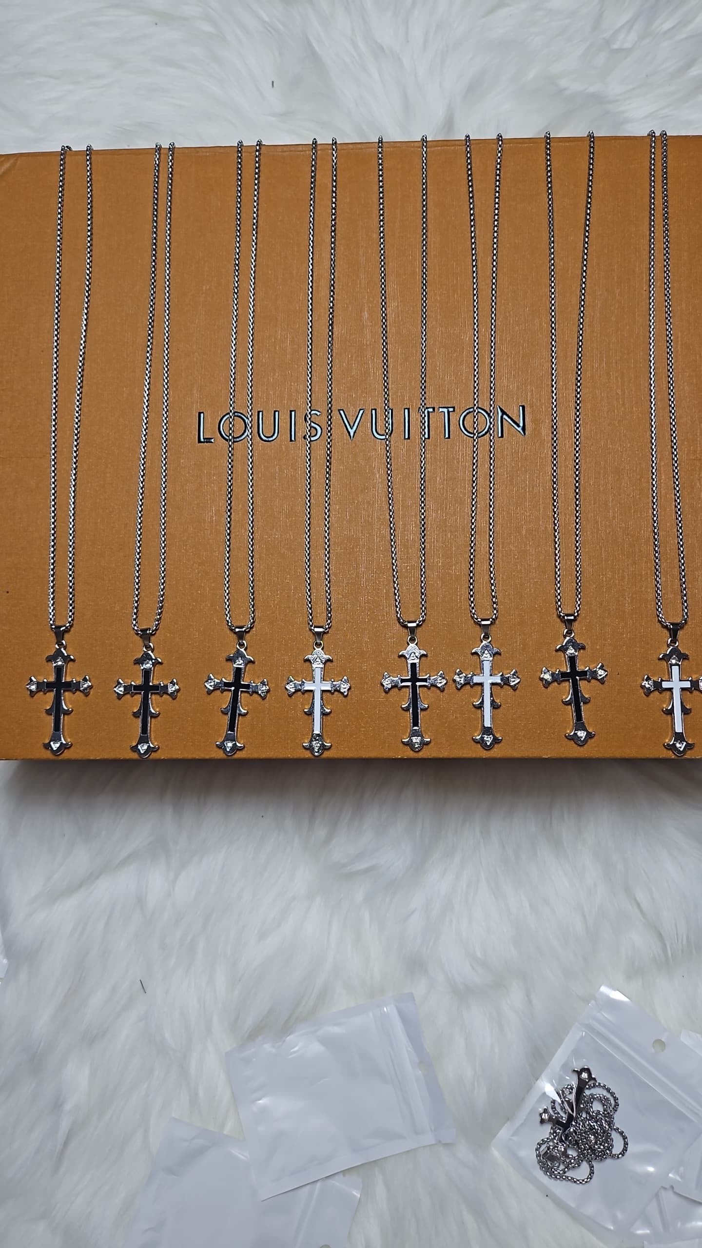 CADEAUX Collier OFFERT