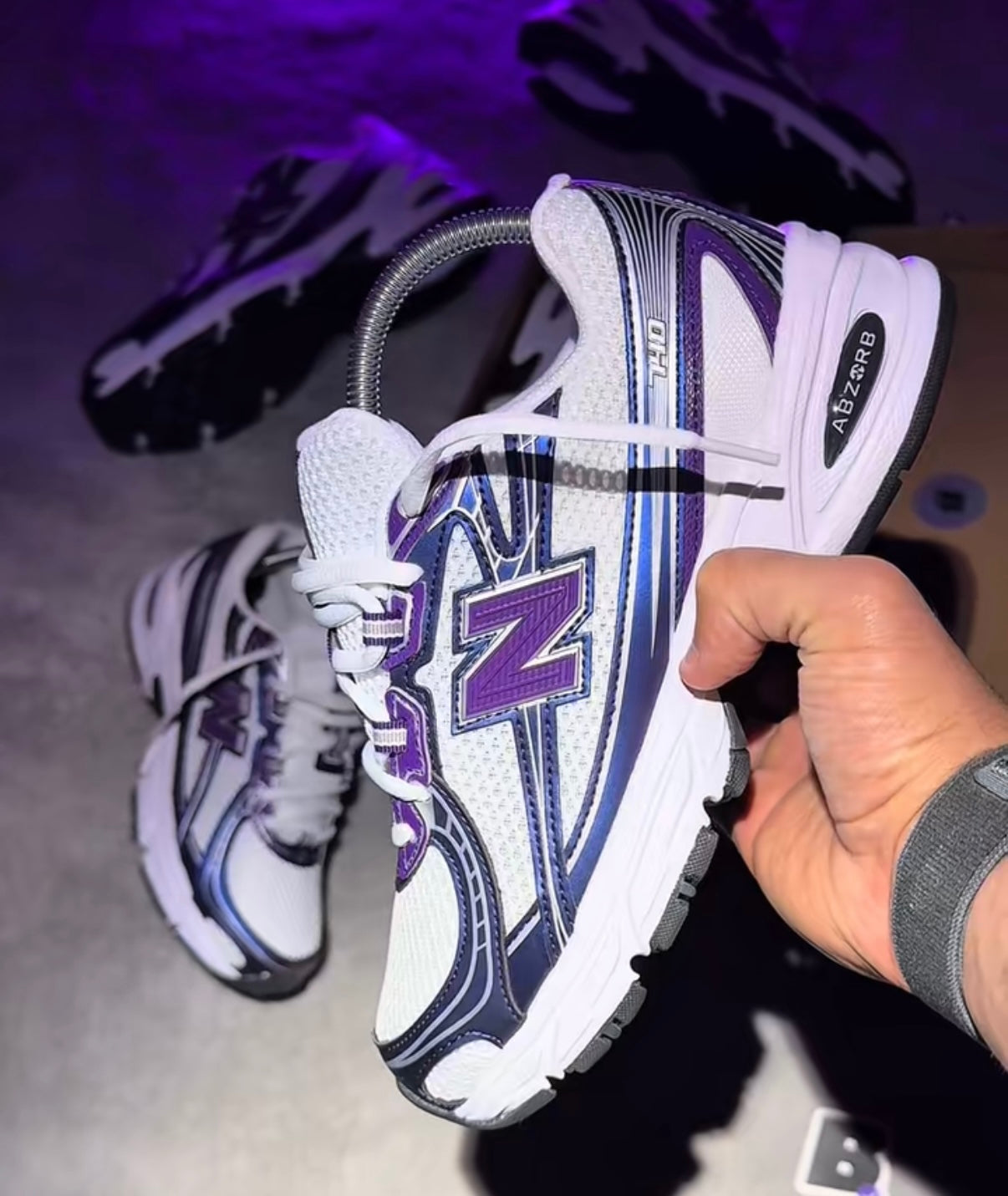 New Balance 740 Violet